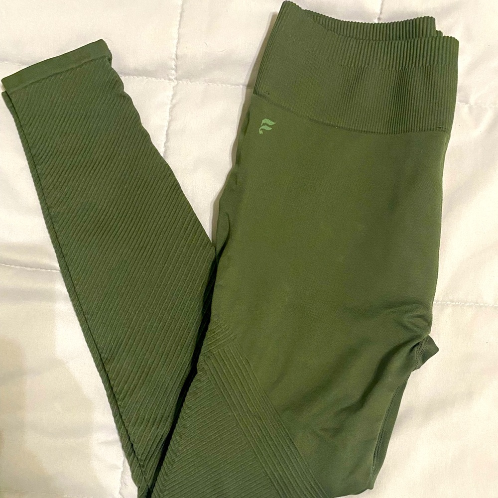 New Fabletics olive green full length leggings.